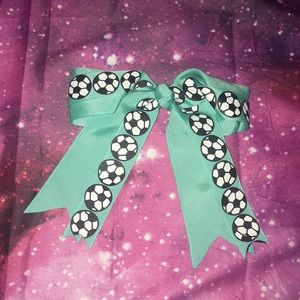 2 soccer bows